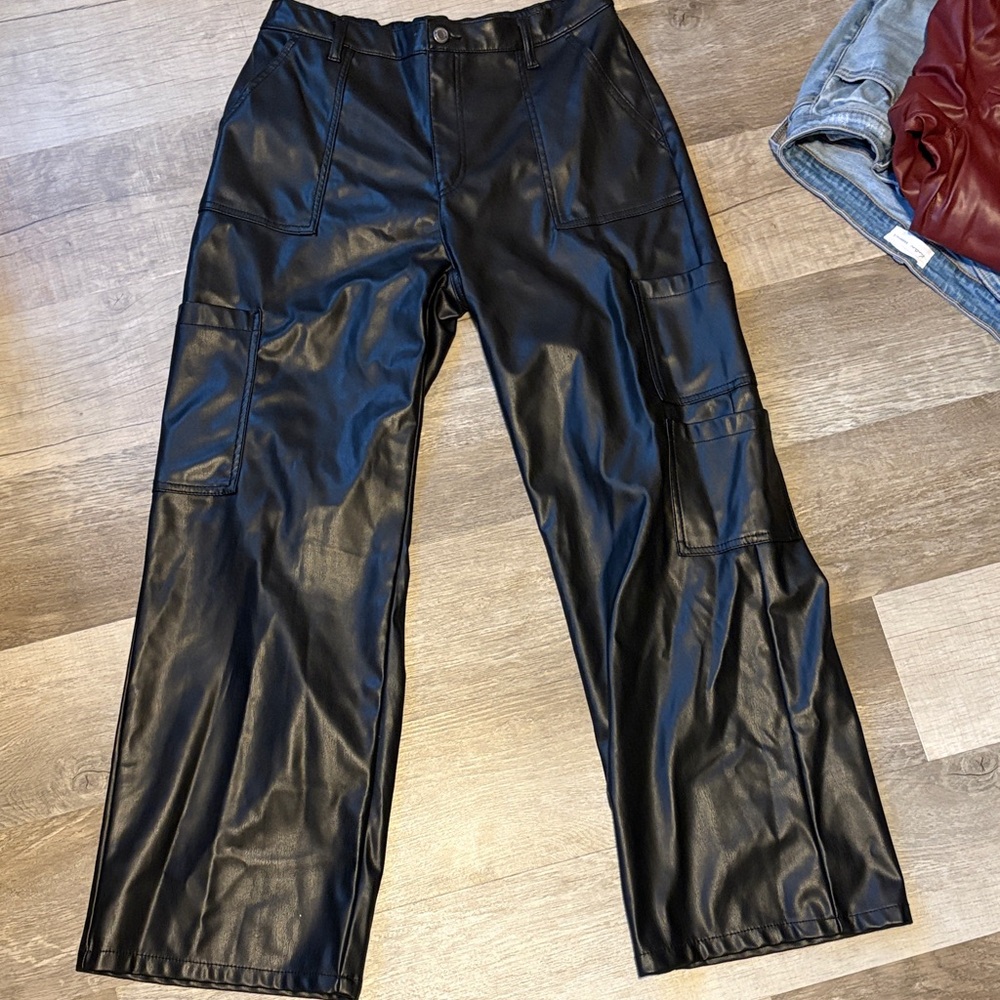 No boundaries wide leg leather cargo pants size L 12/14